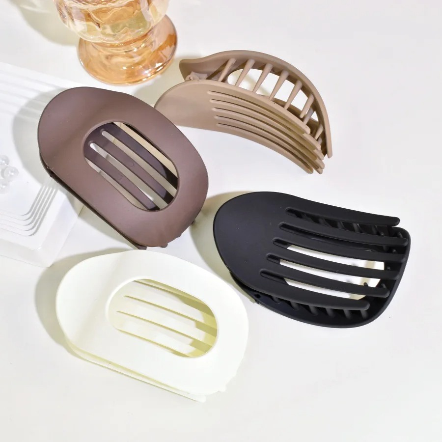 Black hair clip preview